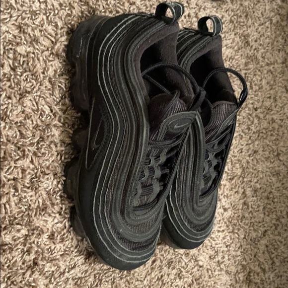 Boys VaporMax size 4.5 - Picture 2 of 7